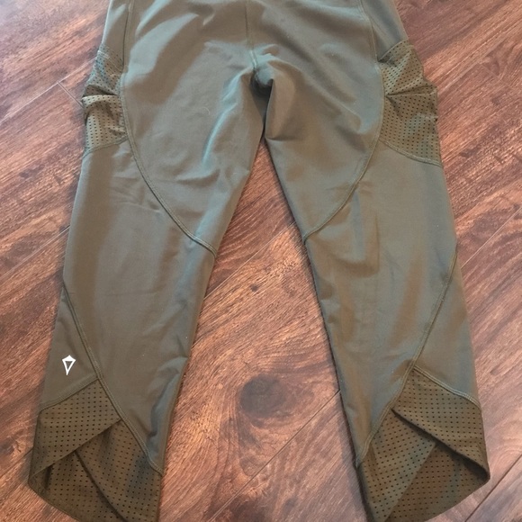 Ivivva leggings size 14 - Picture 2 of 4